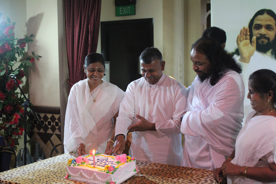 19 Guru Mahan and Guru Matha Blessing